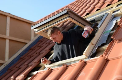 Pose de fenêtres de toit Velux à Villefranque